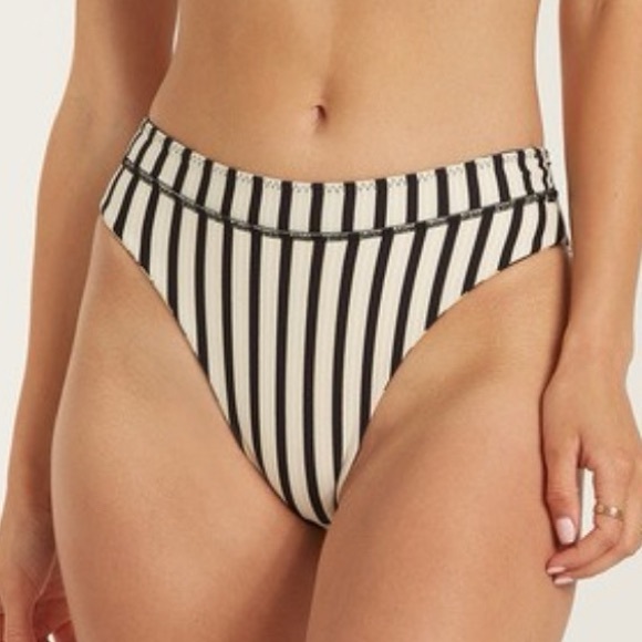 🐚🌴Billabong Palm Side Bikini Low-rider Bottom🌴🐚 - Picture 4 of 5